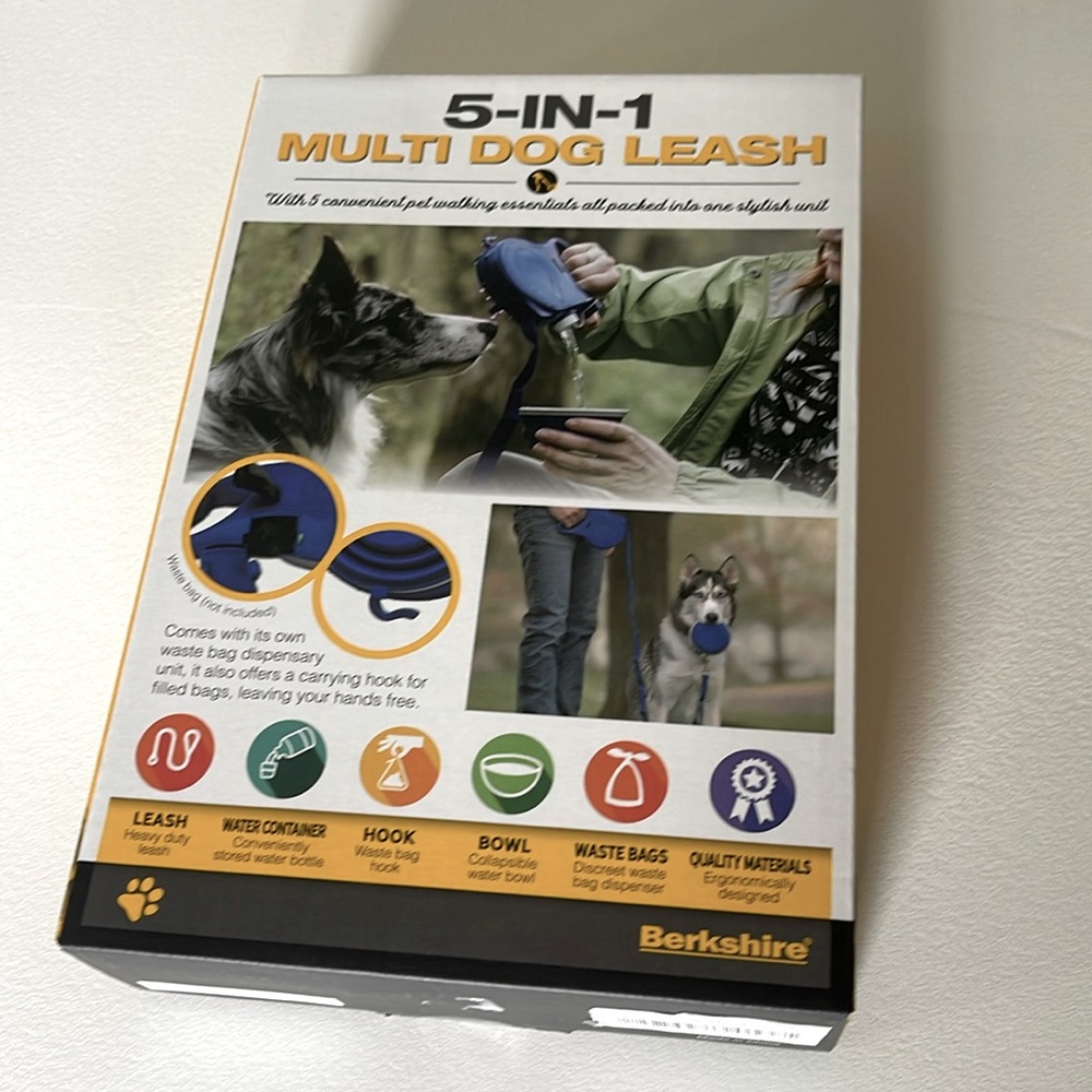 NWT Berkshire 5-in-1 Multi Dog Leash, Water Bot, Hook, Bowl, Bag Dispenser Blue